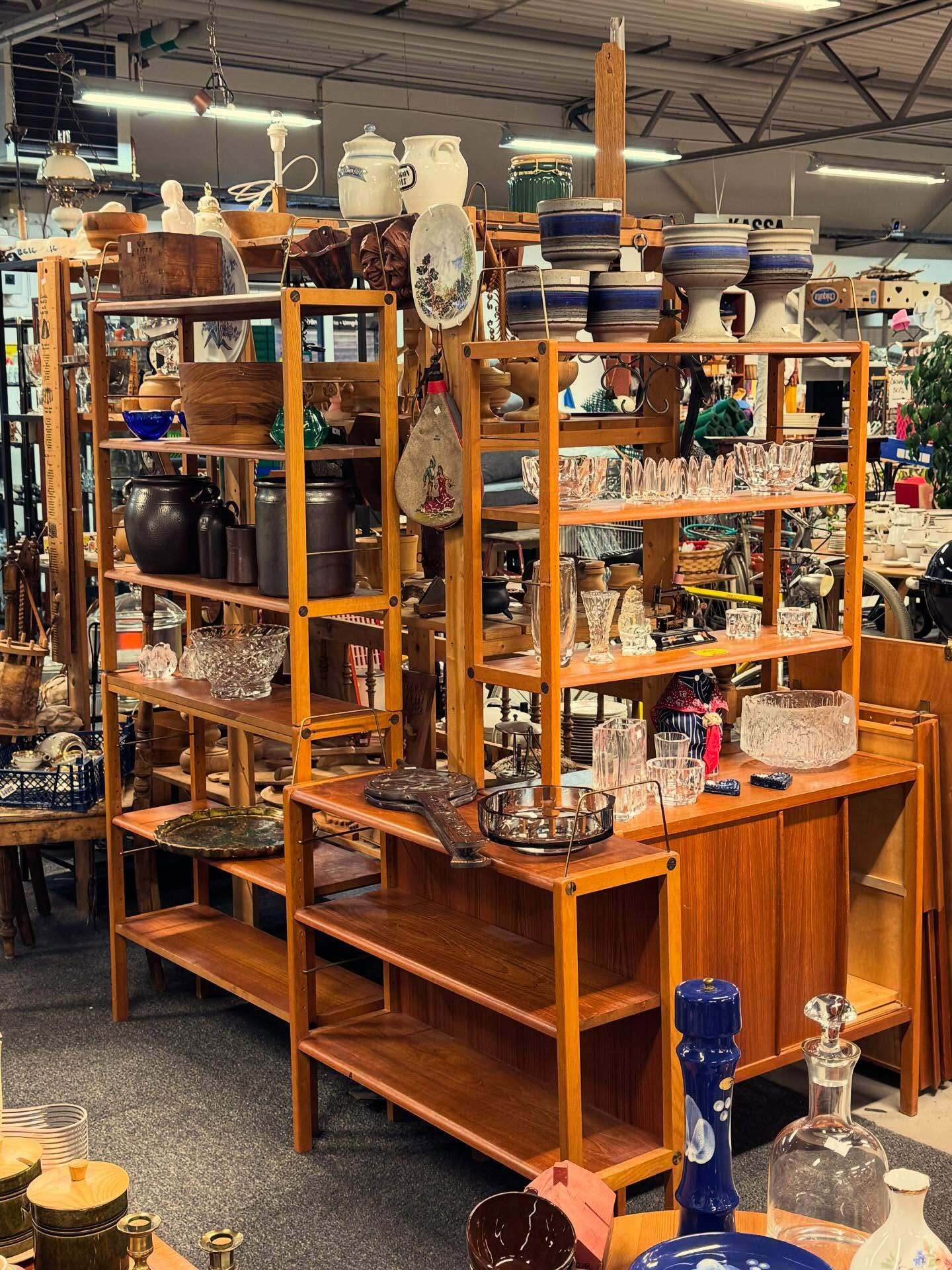 Möbler och inredning i Framtids second hand i Helsingborg